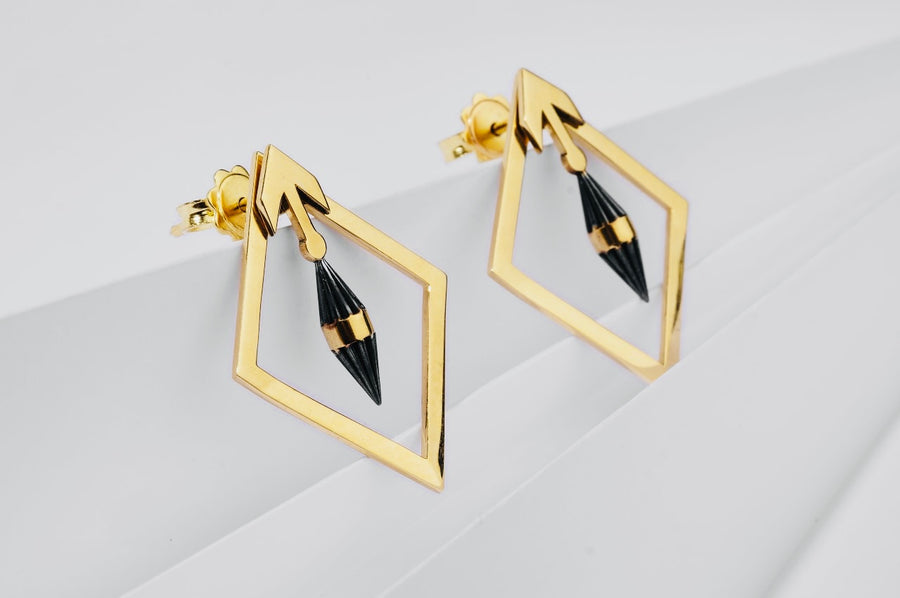 Yellow gold diamond shaped earrings with black centre