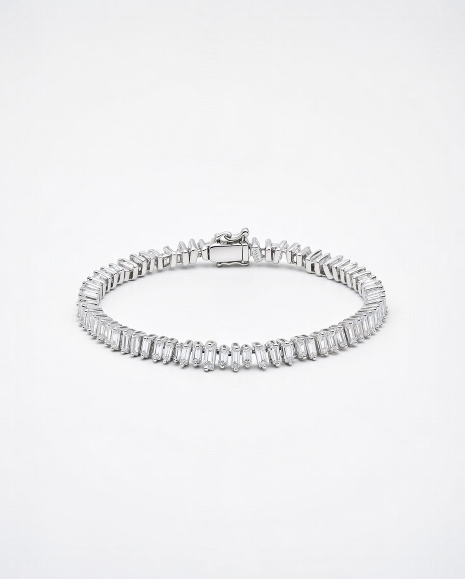 Baguette-cut diamond of 6.5 carats tennis bracelet in platinum